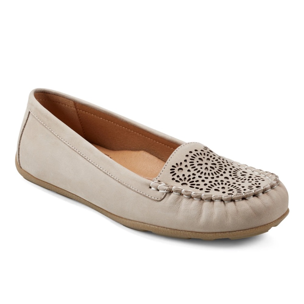 NEW in box Earth Women's Taupe Loafers